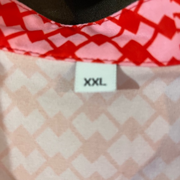 Source unknown on the brand,Size XXL,Red and Pink,huge V neck will need tank top - Picture 2 of 3